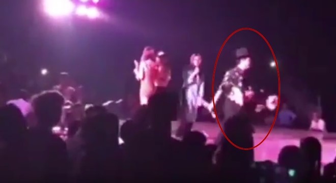 Trường Giang bỏ diễn vì khán giả ném chai lên sân khấu